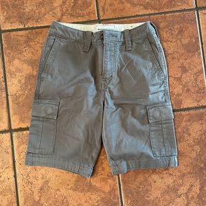 💛 Abercrombie kids: Boys size 11/12 Grey cargo shorts (never been worn)